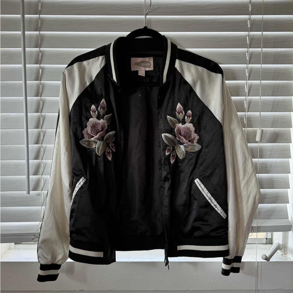 Satin bomber jacket wi the floral embroidery